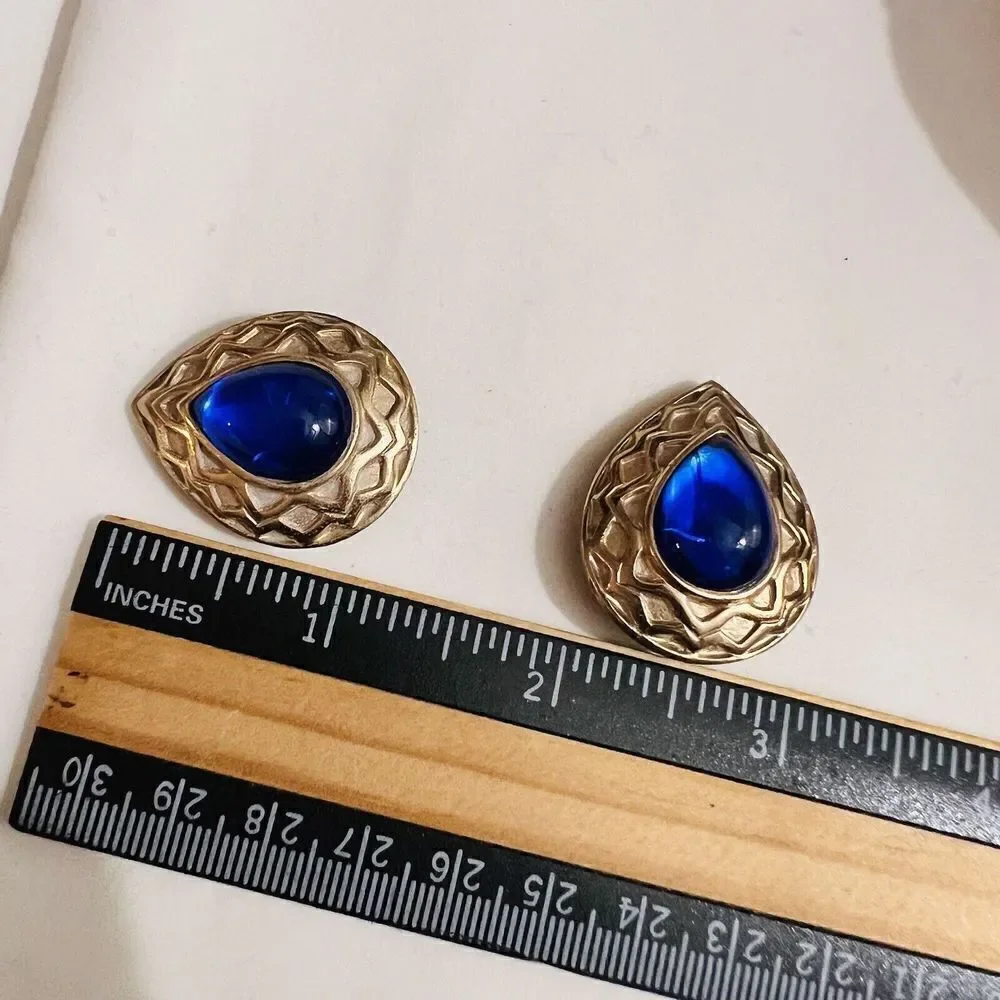 Vintage Galleria Gripoix Glass Earrings Cabochon Clip On Blue Gold Teardrop 4615